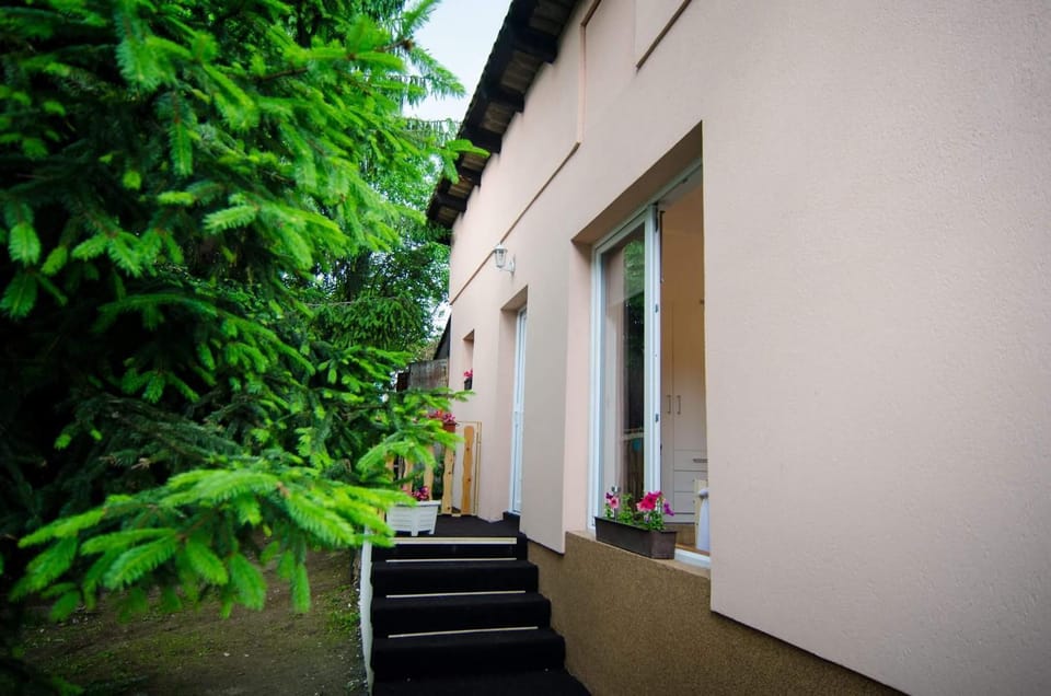 Green Garden Apartment in Sarajevo