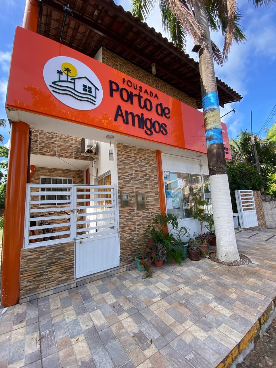 Facade/entrance