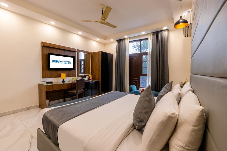 Bed, TV and multimedia, Photo of the whole room, Bedroom, air conditioner