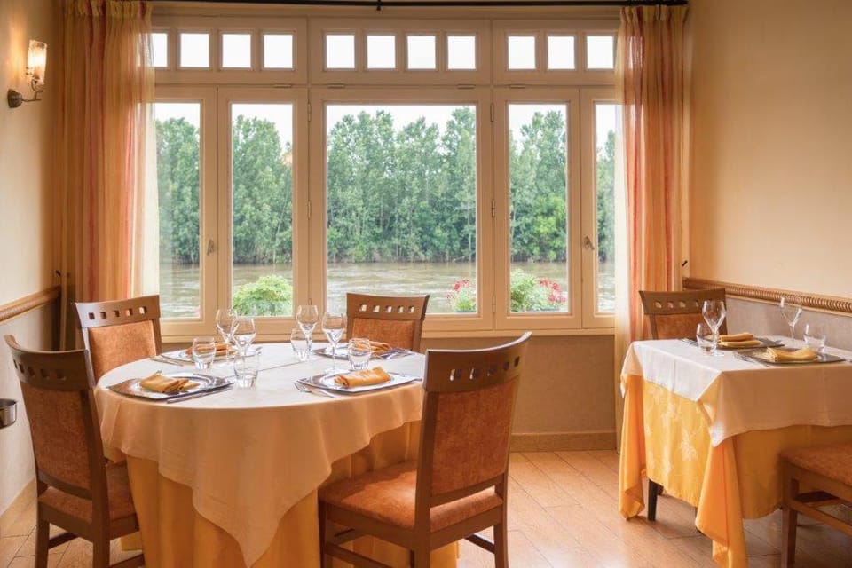 Food and drinks, Dining area, Food