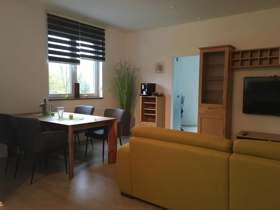 Living room, Seating area, Dining area
