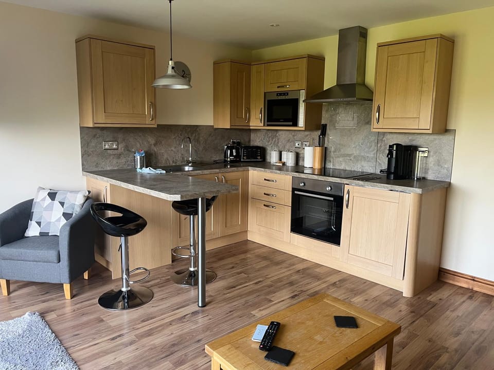 Coffee/tea facilities, View (from property/room), View (from property/room), Kitchen or kitchenette, Dining area, oven, stove, toaster