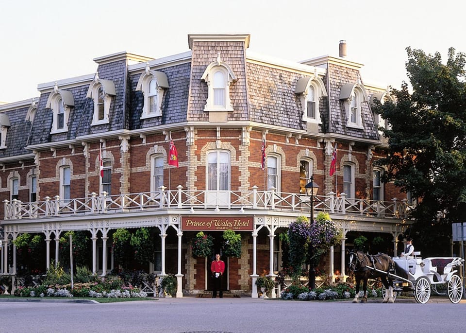 Property building, Facade/entrance, Landmark view