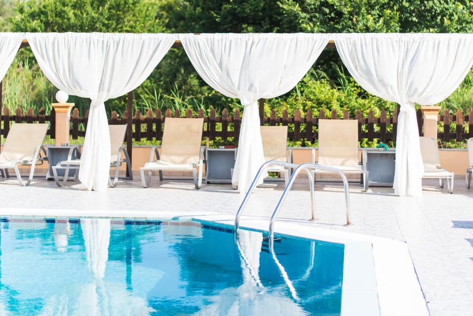 Pool view, Swimming pool, sunbed