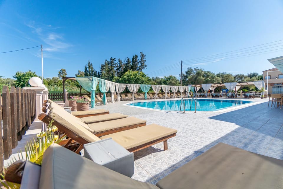 Pool view, Swimming pool, sunbed