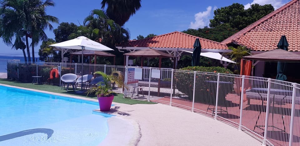 Property building, Swimming pool, Swimming pool