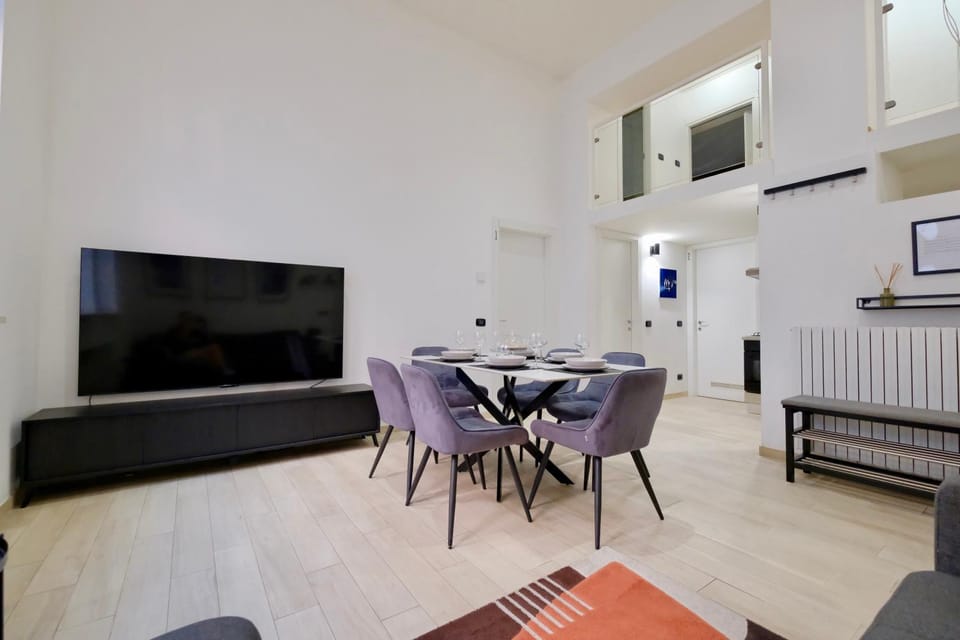 Communal lounge/ TV room, TV and multimedia, Living room, Seating area, Dining area