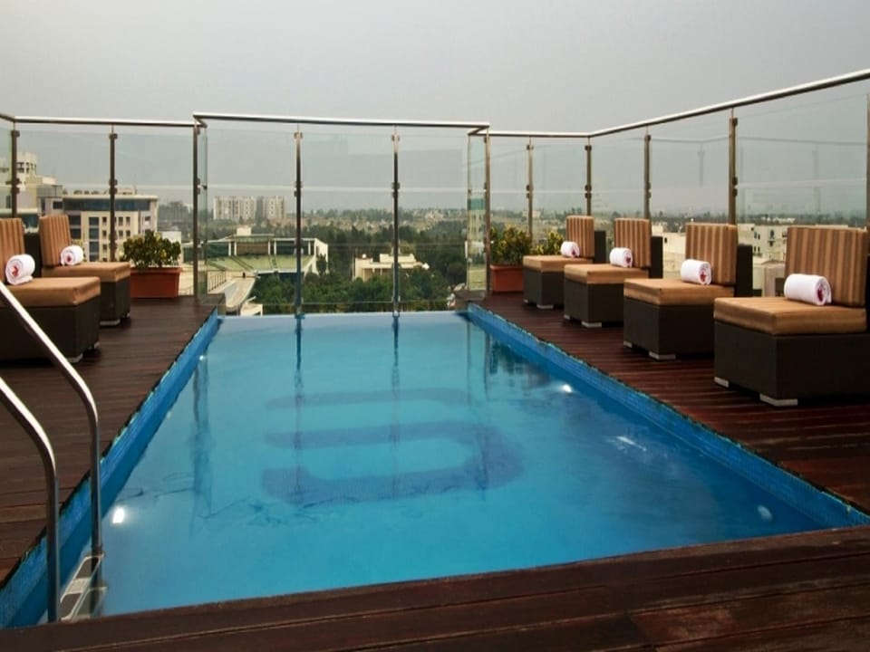 Day, Swimming pool