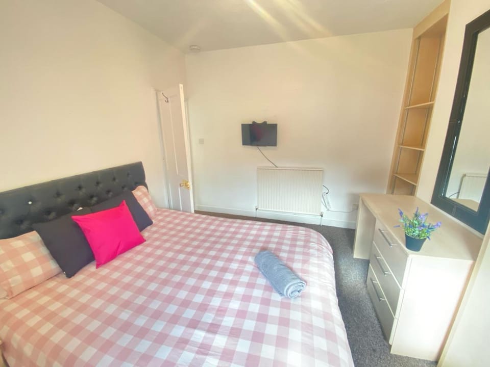 4 Bedroom House For Corporate Stays in Kettering House in Kettering