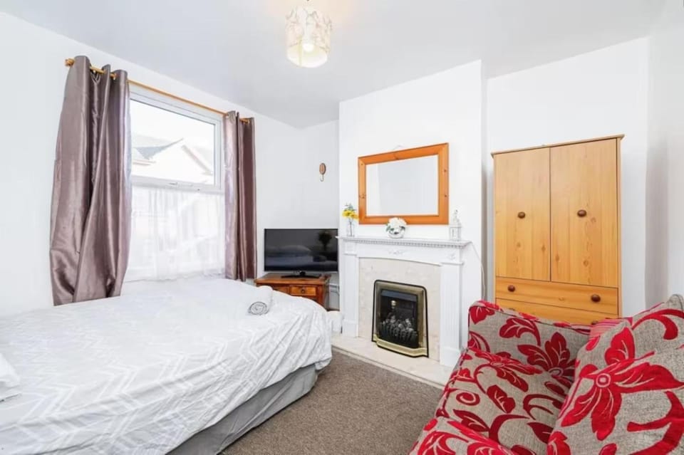 4 Bedroom House For Corporate Stays in Kettering House in Kettering