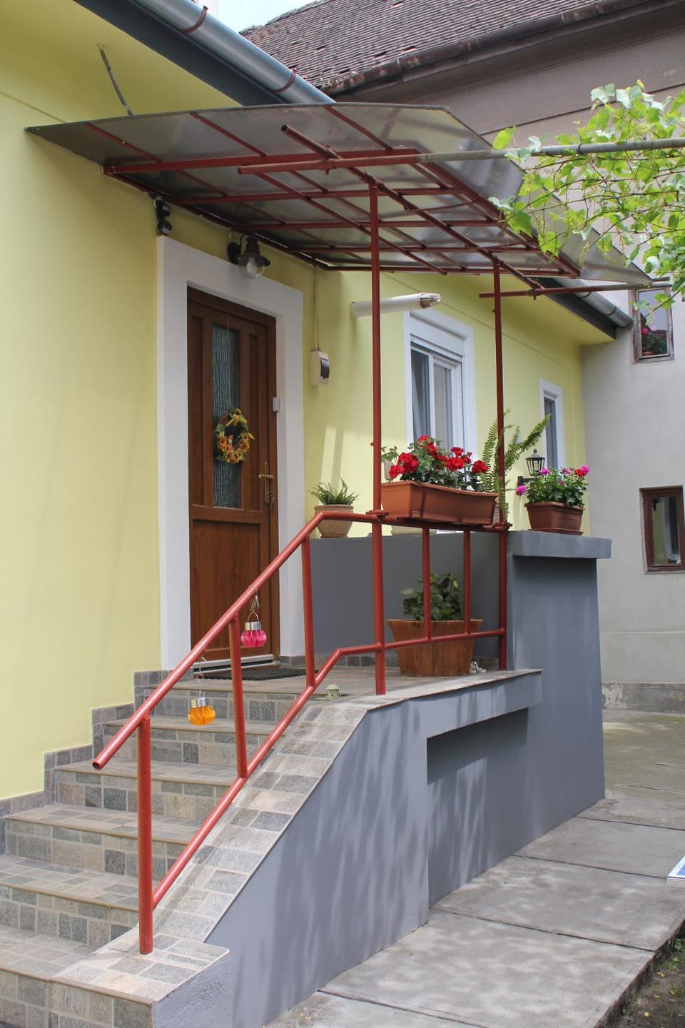 Facade/entrance