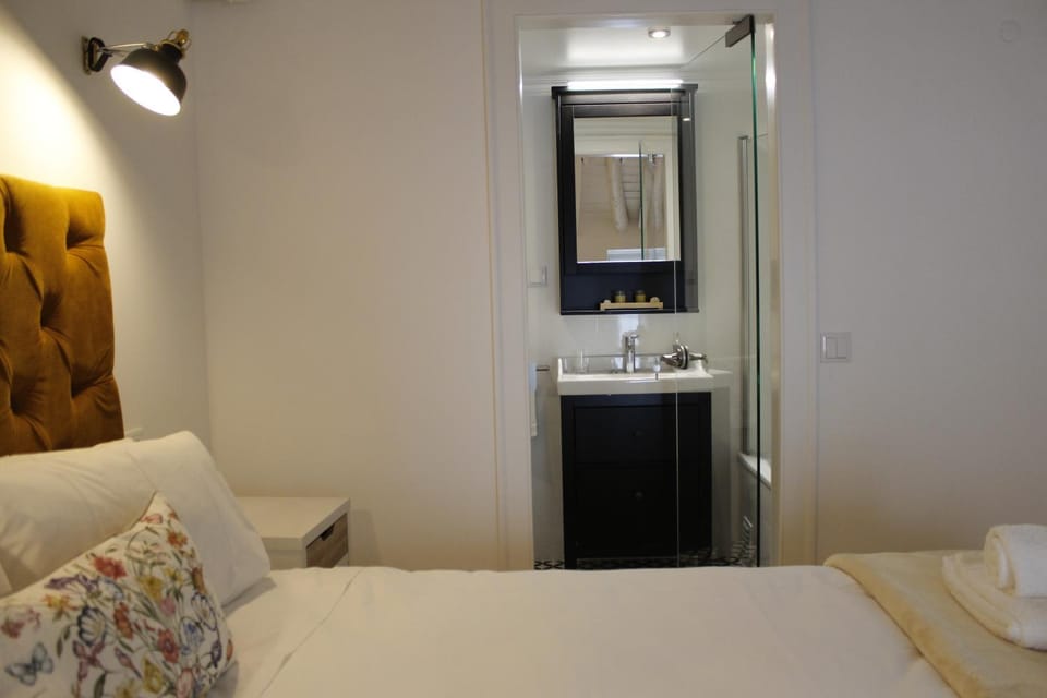 Bed, Bathroom, Bedroom