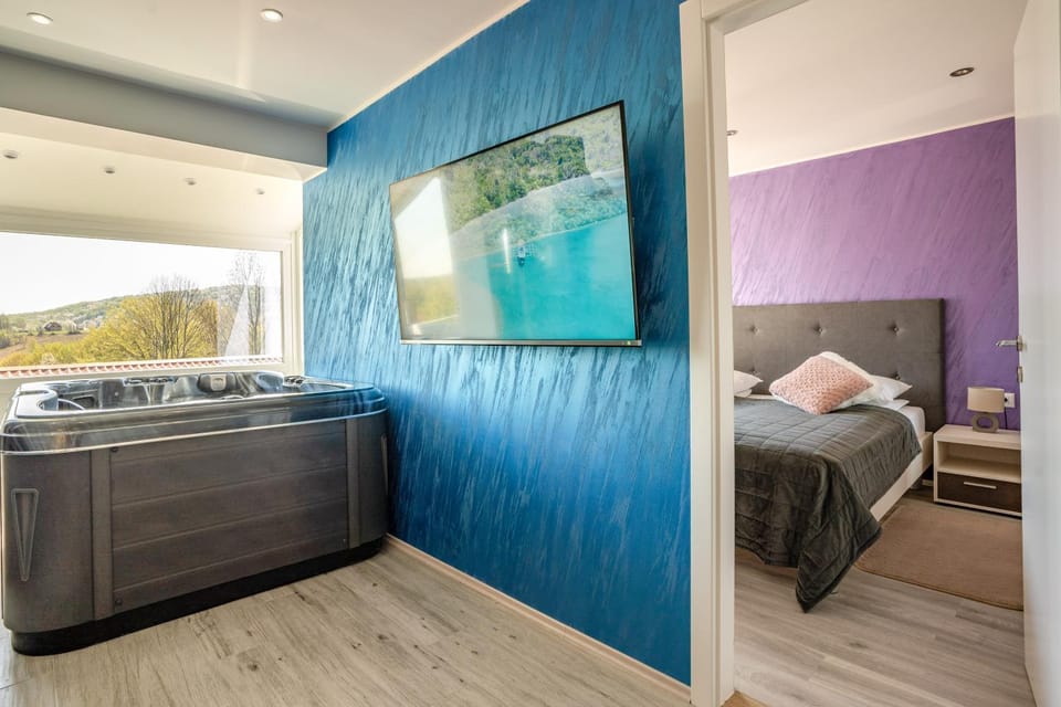 Bed, Steam room, Photo of the whole room, Bedroom