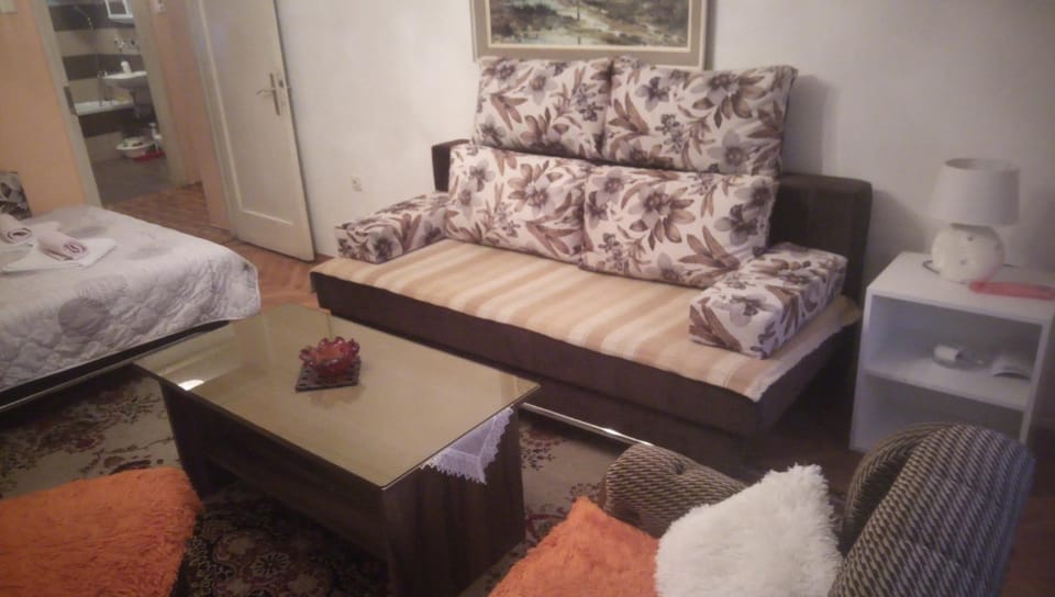 Bed, Seating area, Bedroom