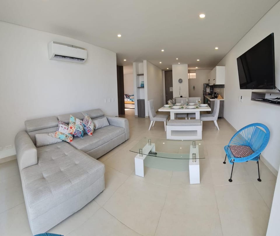 Communal lounge/ TV room, TV and multimedia, Kitchen or kitchenette, Living room, Seating area, Dining area