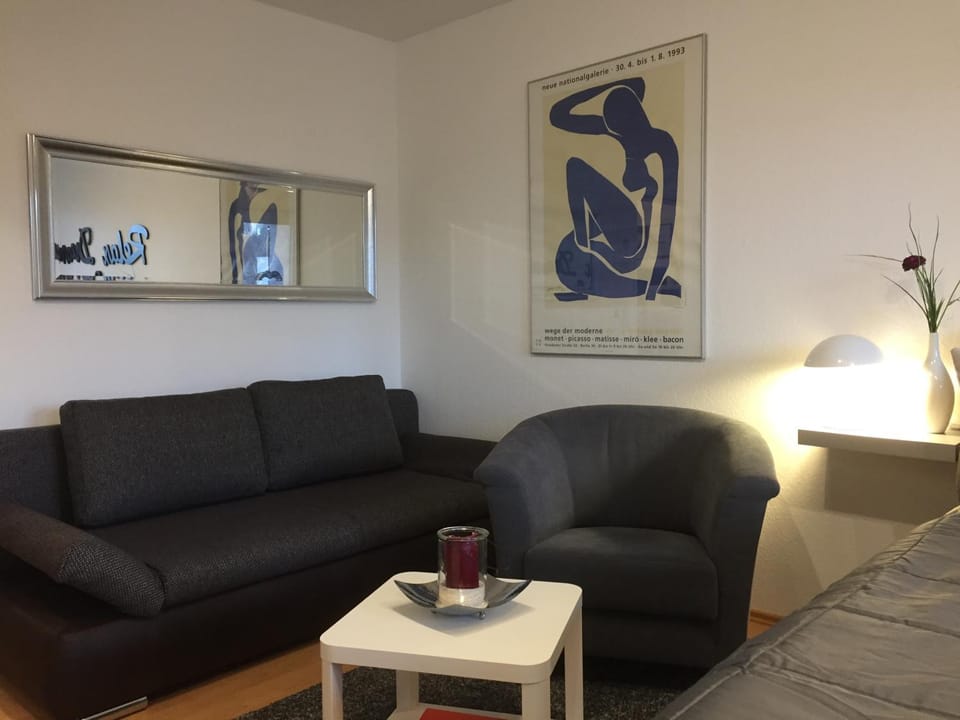 Photo of the whole room, Decorative detail