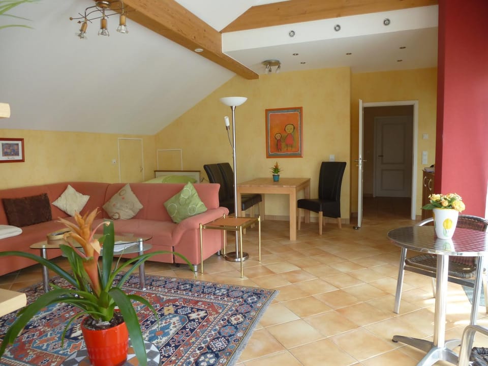 Living room, Photo of the whole room, Seating area, Dining area