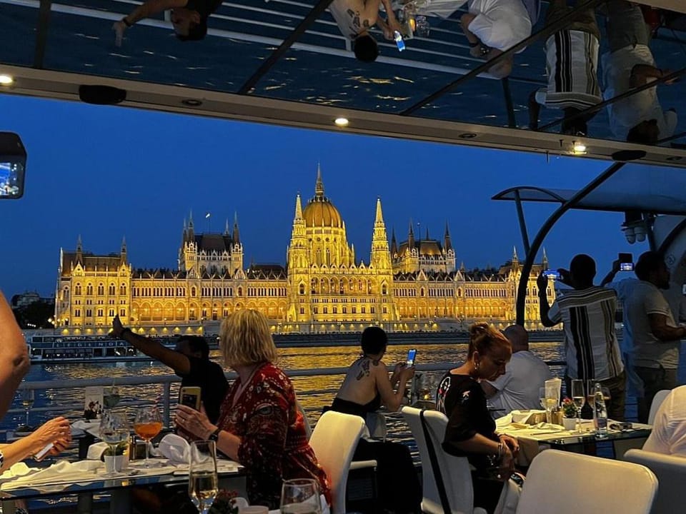Restaurant/places to eat, Other, group of guests