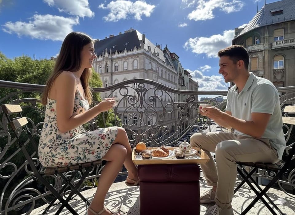 Property building, Balcony/Terrace, Balcony/Terrace, Breakfast, Breakfast