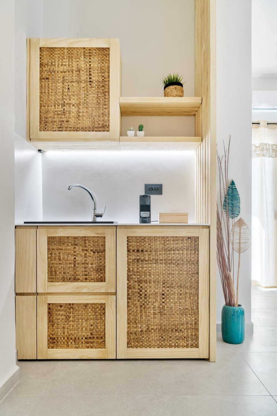 Coffee/tea facilities, Kitchen or kitchenette