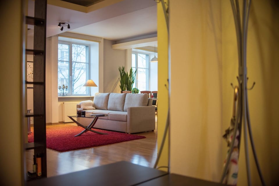 Bed, Living room, Seating area