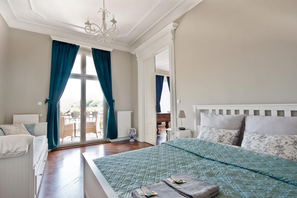 Bed, Balcony/Terrace, Bedroom
