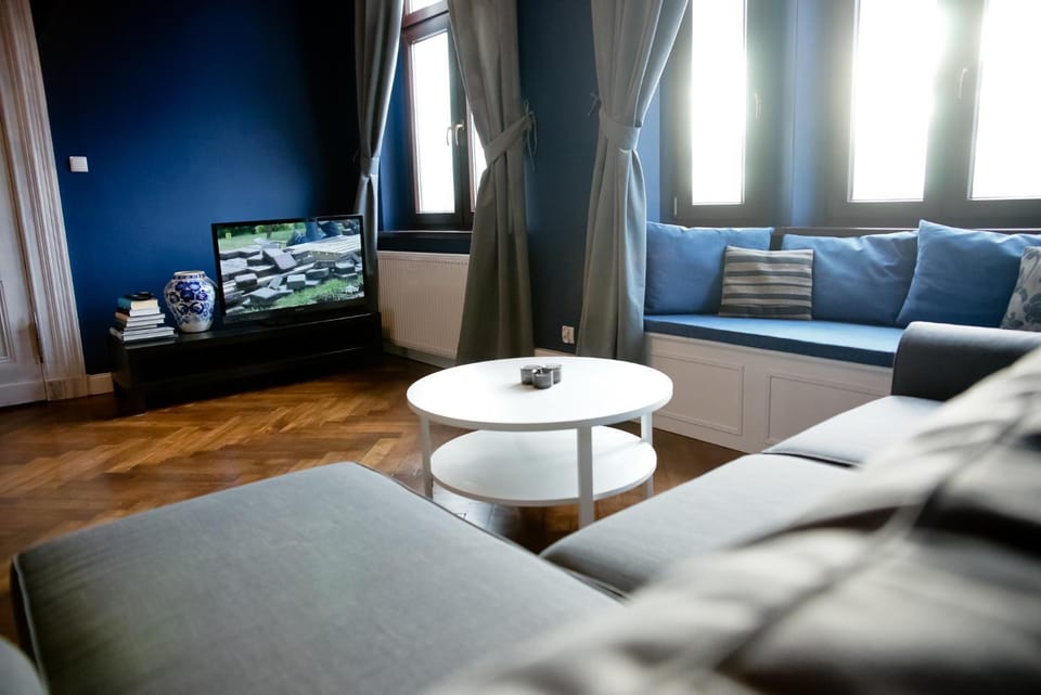 TV and multimedia, Photo of the whole room, Seating area
