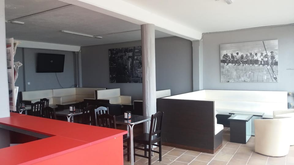 Communal lounge/ TV room, Lobby or reception