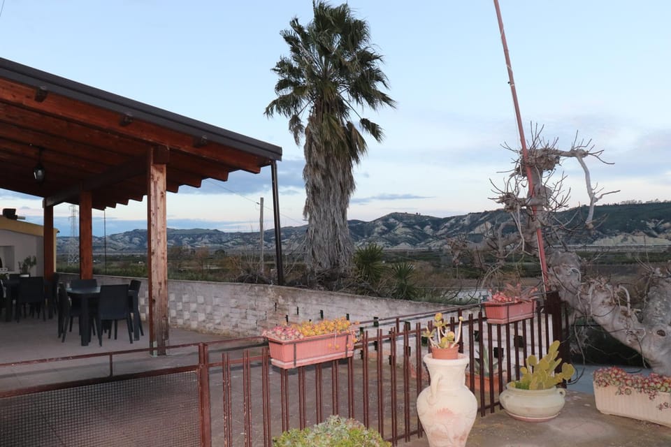 Facade/entrance, Natural landscape, Balcony/Terrace, Mountain view