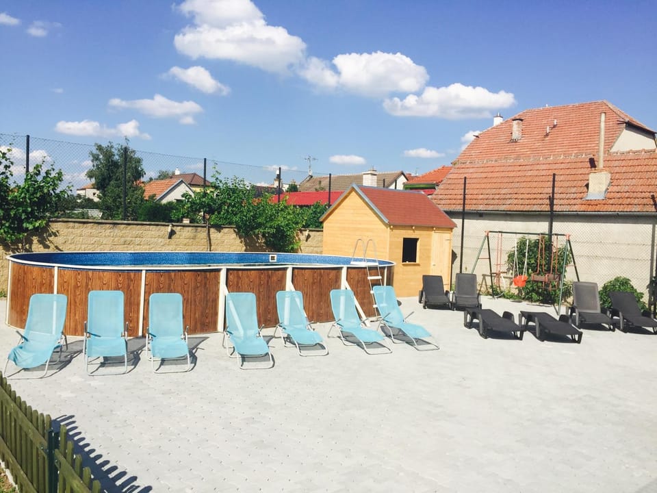 Swimming pool, Swimming pool