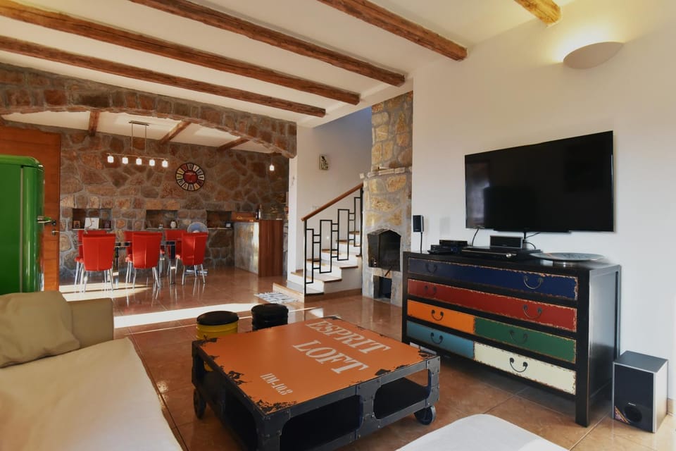 Living room, Dining area