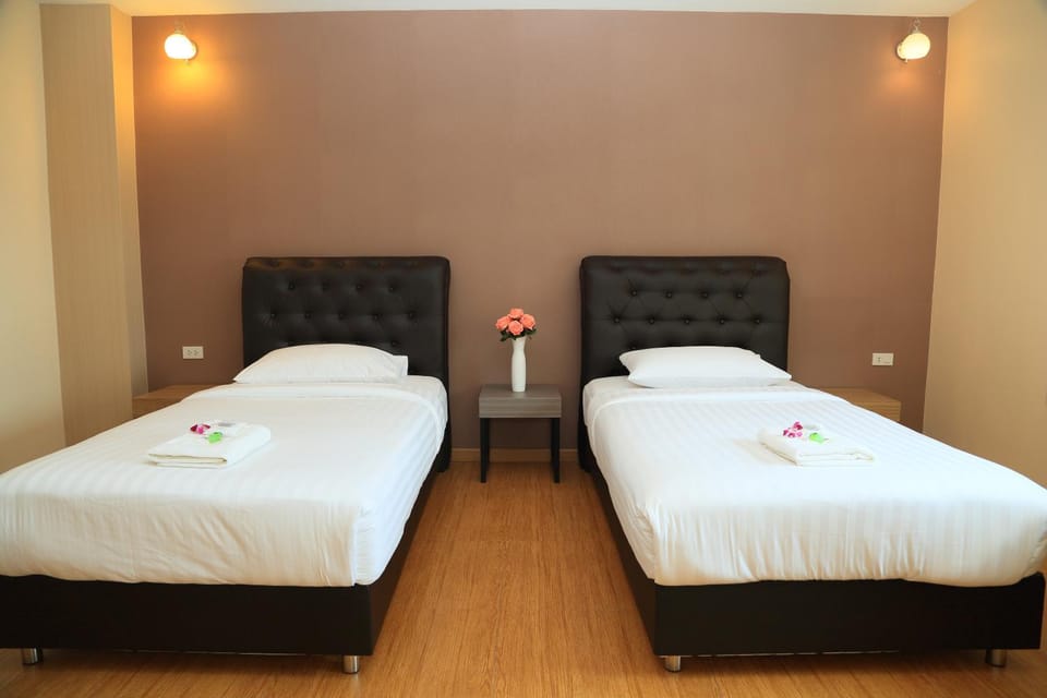 Staff, Bed, Photo of the whole room, Bedroom, Family