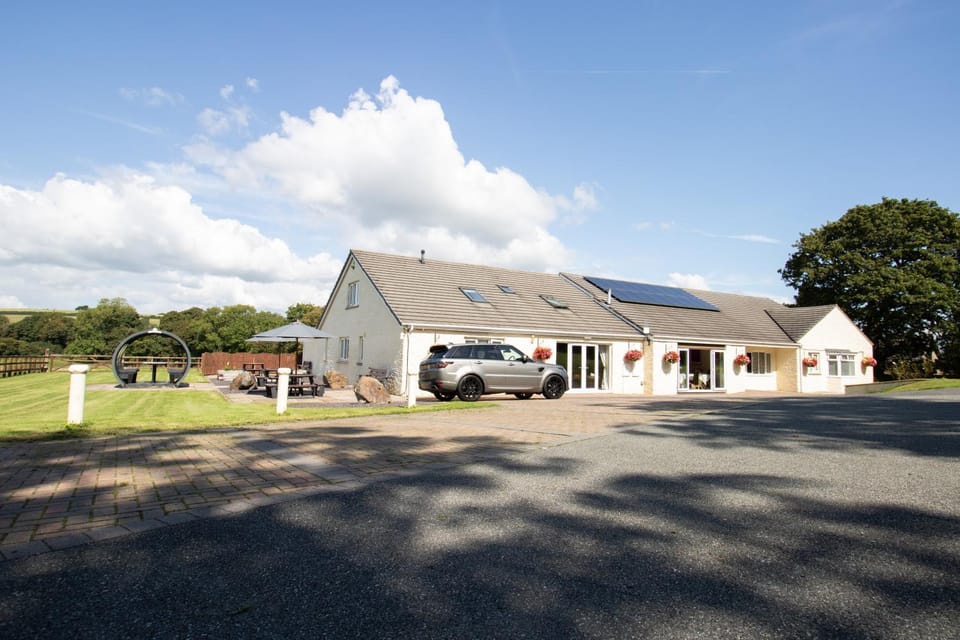 Lovesgrove Country Guest House Bed and Breakfast in Wales