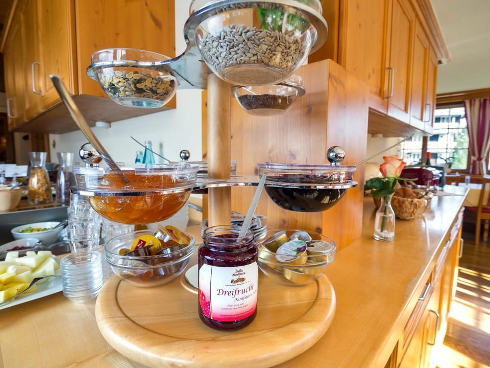 Continental breakfast, Buffet breakfast