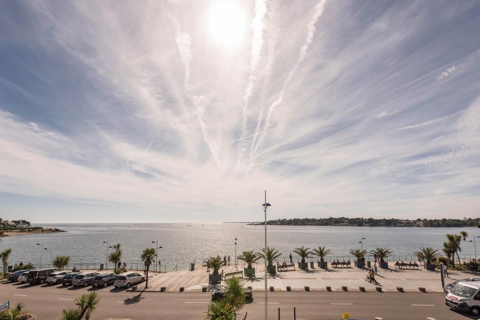 Day, Neighbourhood, Natural landscape, Beach, Lake view, River view, Sea view, Location, Parking