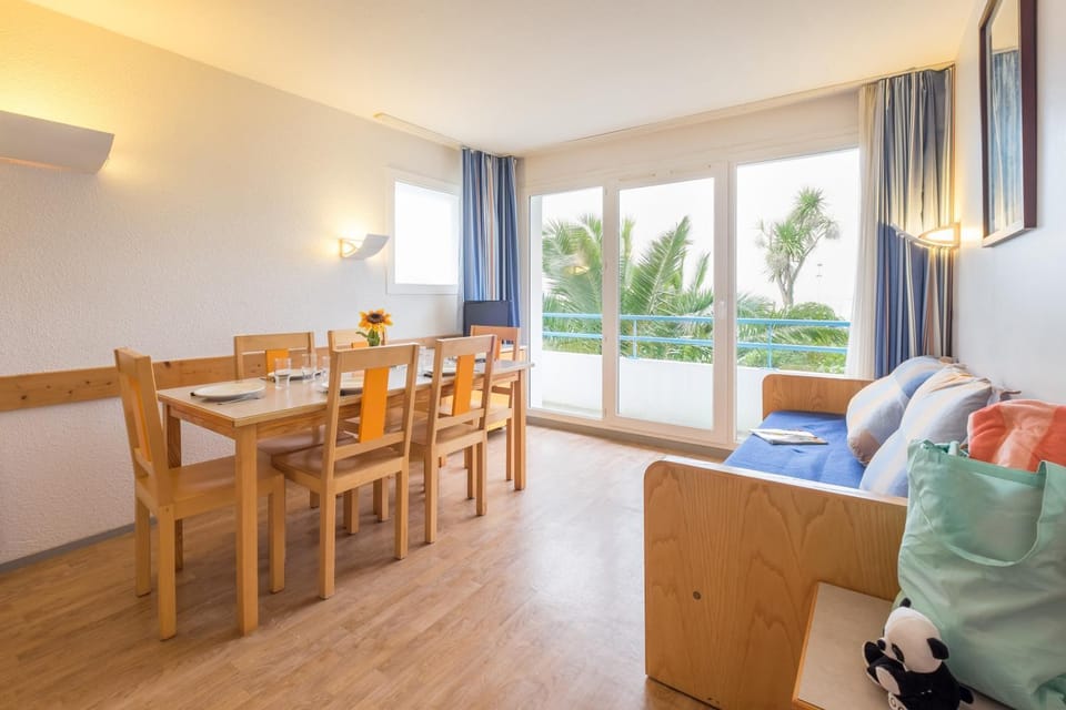 Patio, View (from property/room), Balcony/Terrace, Living room, Seating area, Dining area