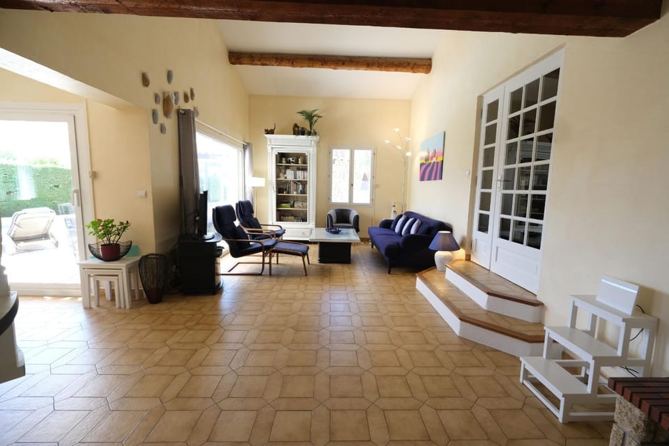 Communal lounge/ TV room, Living room