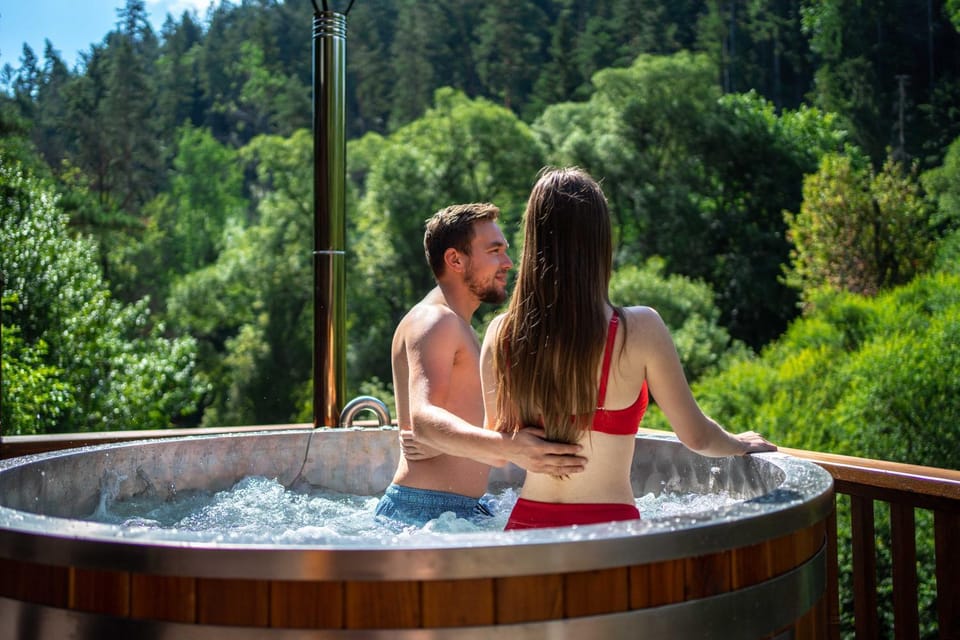Spring, Day, People, Natural landscape, Hot Tub, Guests, Mountain view, group of guests