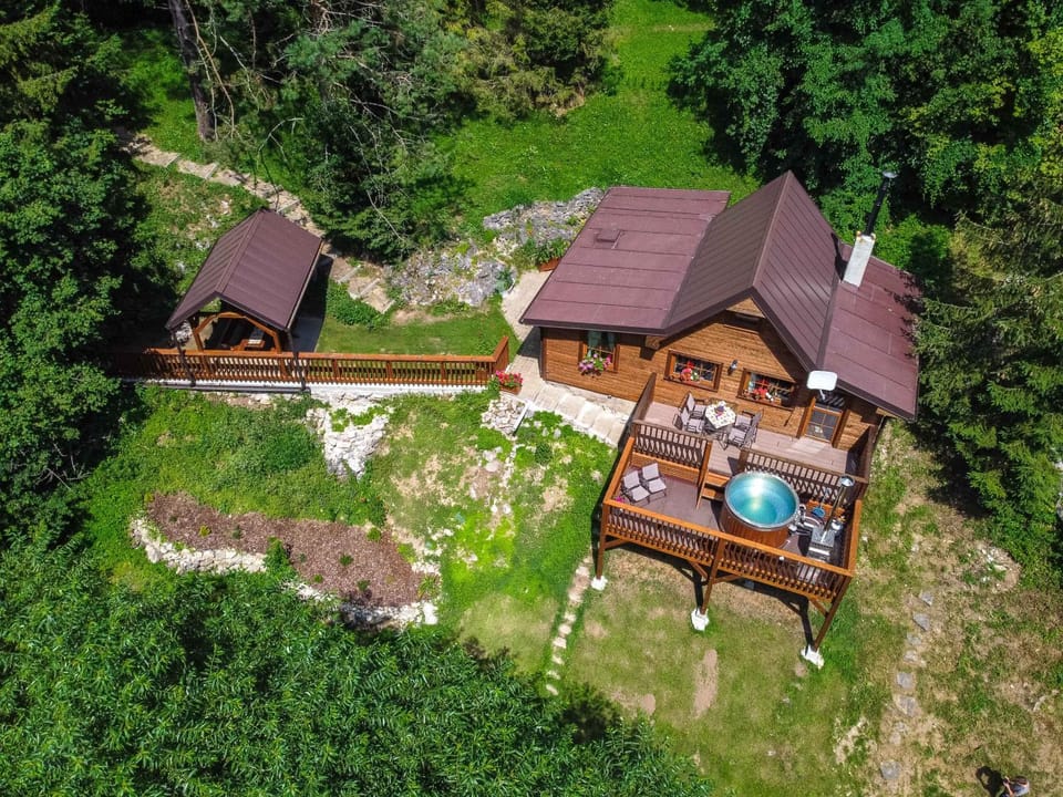 Property building, Day, Natural landscape, Bird's eye view, Garden, Hot Tub, Garden view