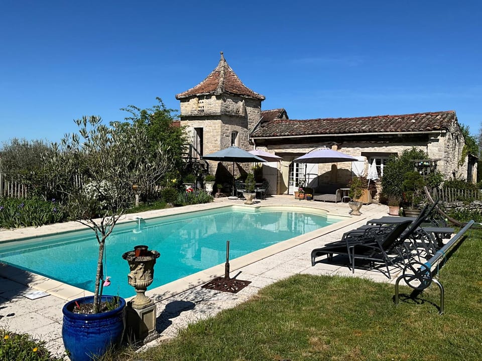 Property building, Garden, Pool view, Swimming pool, sunbed