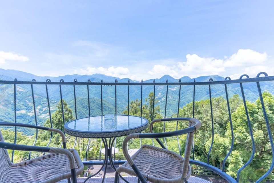 Balcony/Terrace, Mountain view