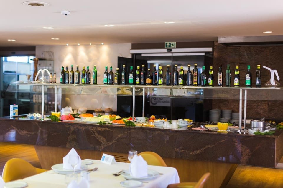 Restaurant/places to eat, Food and drinks, Food, Buffet breakfast, Lunch, Dinner, Drinks