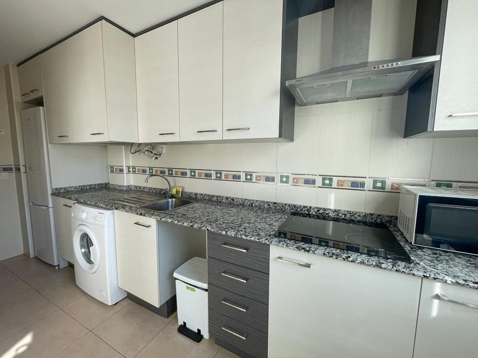 Kitchen or kitchenette, minibar, stove, washing machine
