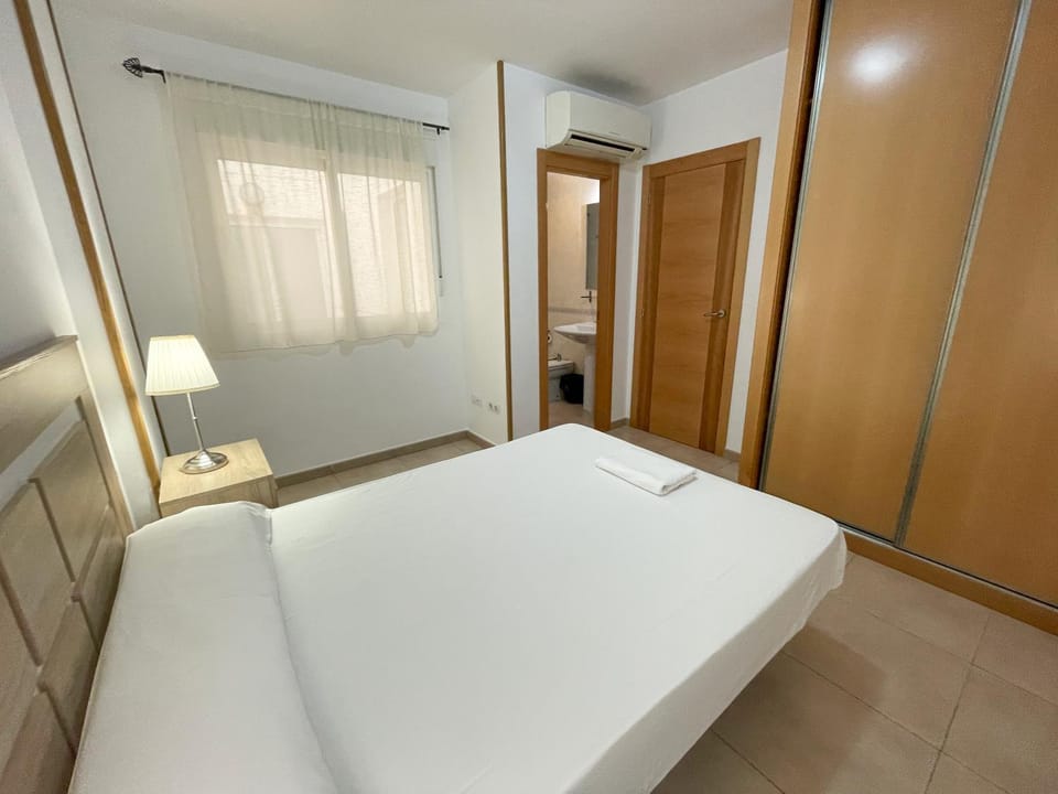 Bed, Photo of the whole room, Bedroom, wardrobe