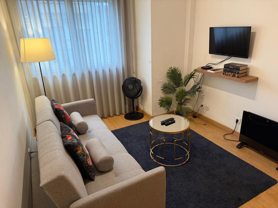 Communal lounge/ TV room, TV and multimedia, Living room, Seating area
