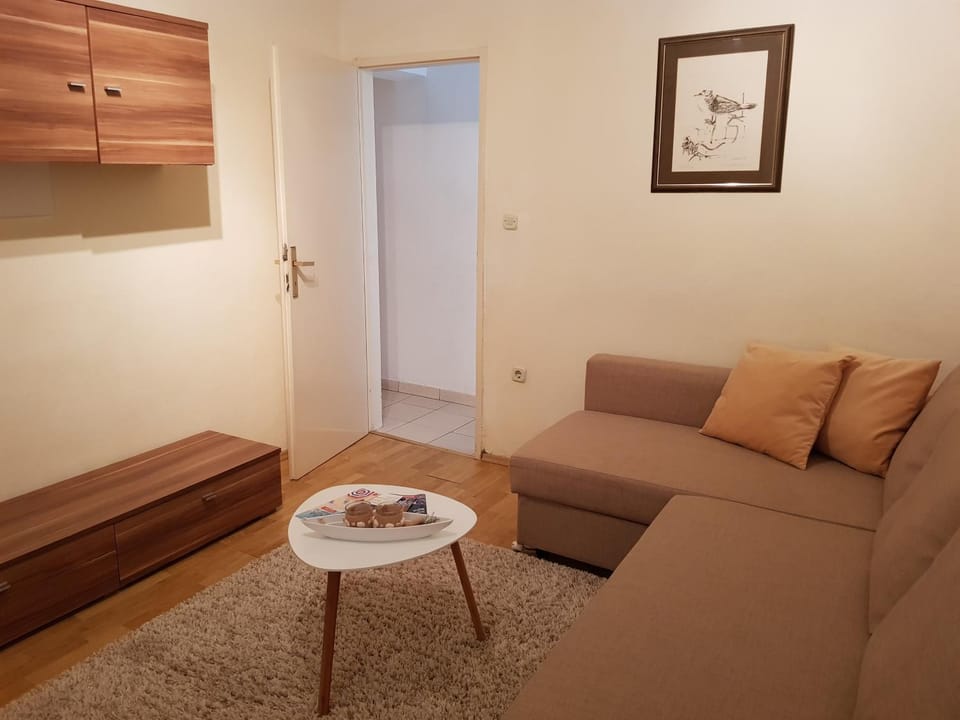 Bed, Living room