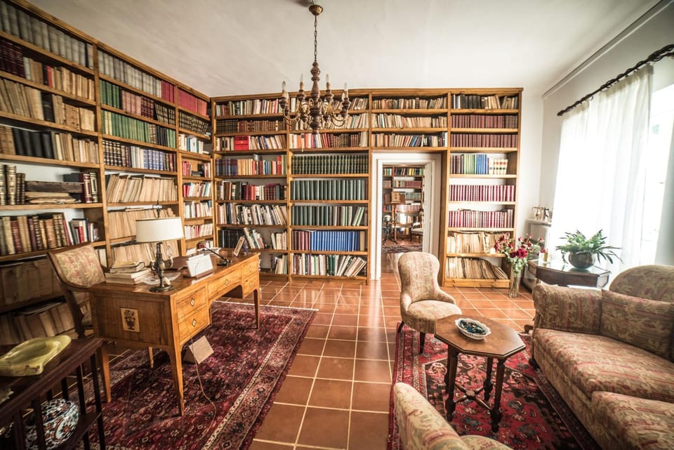 Library, Seating area