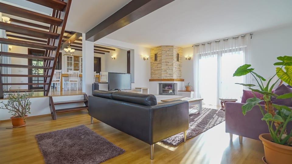 Vila Luna House in Prahova, Romania