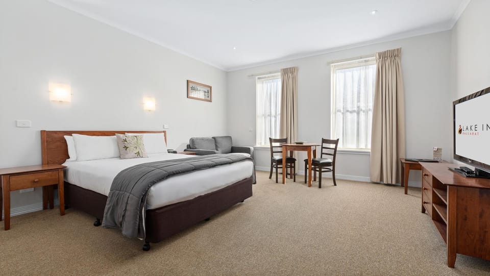 Dining area, Bedroom