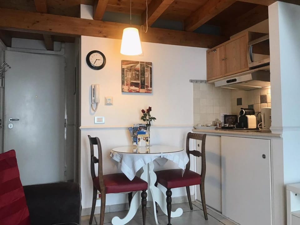 Photo of the whole room, Communal kitchen